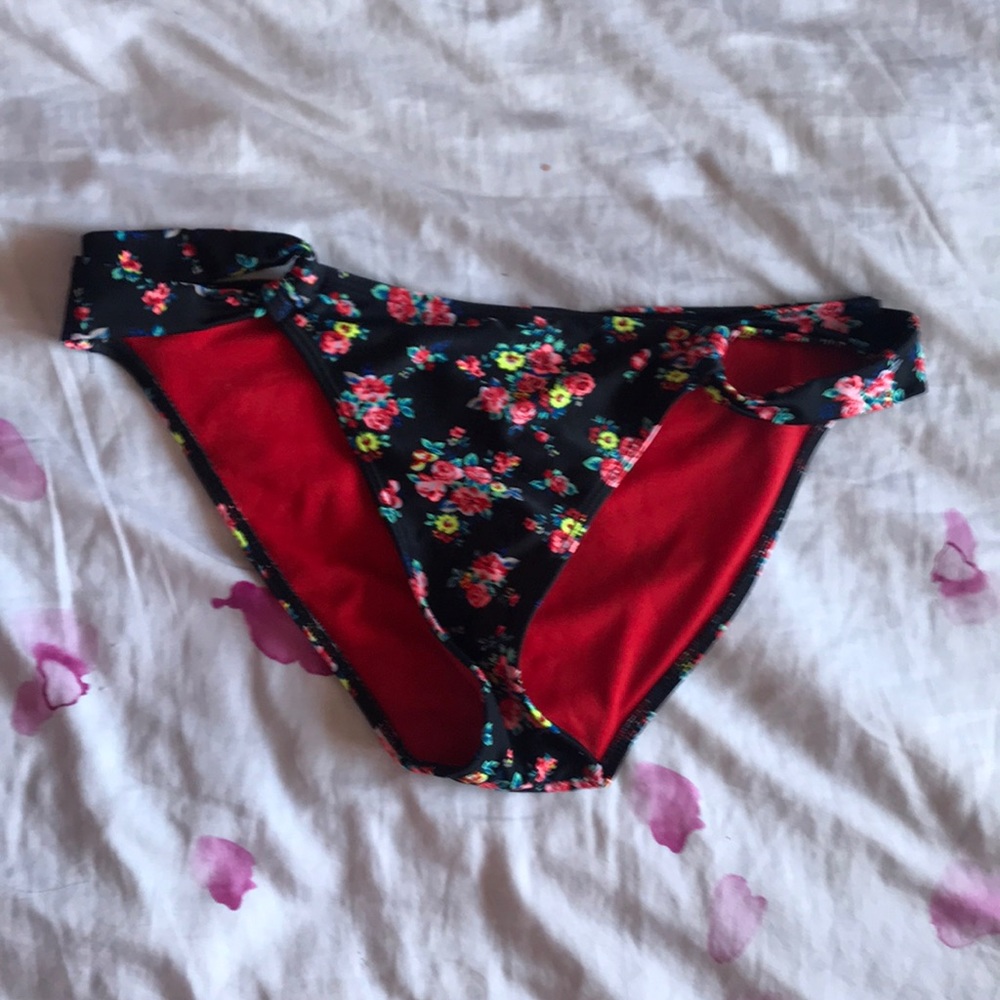 Swim suit - Picture 2 of 5